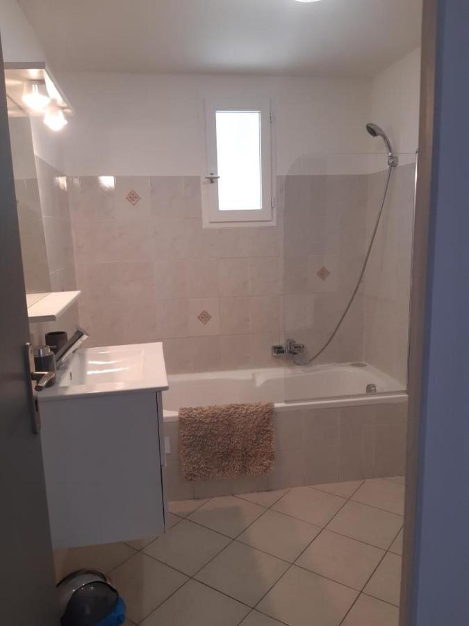 Appartement 3 Pieces Dans Maison Individuelle Entre Mer Et Montagnes Bouyon Exterior photo